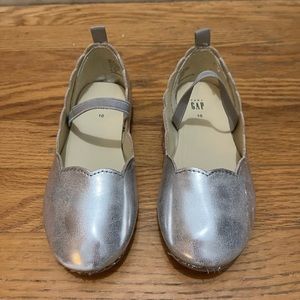 Toddler Girl Size 10 GAP SilverBallet Flats.